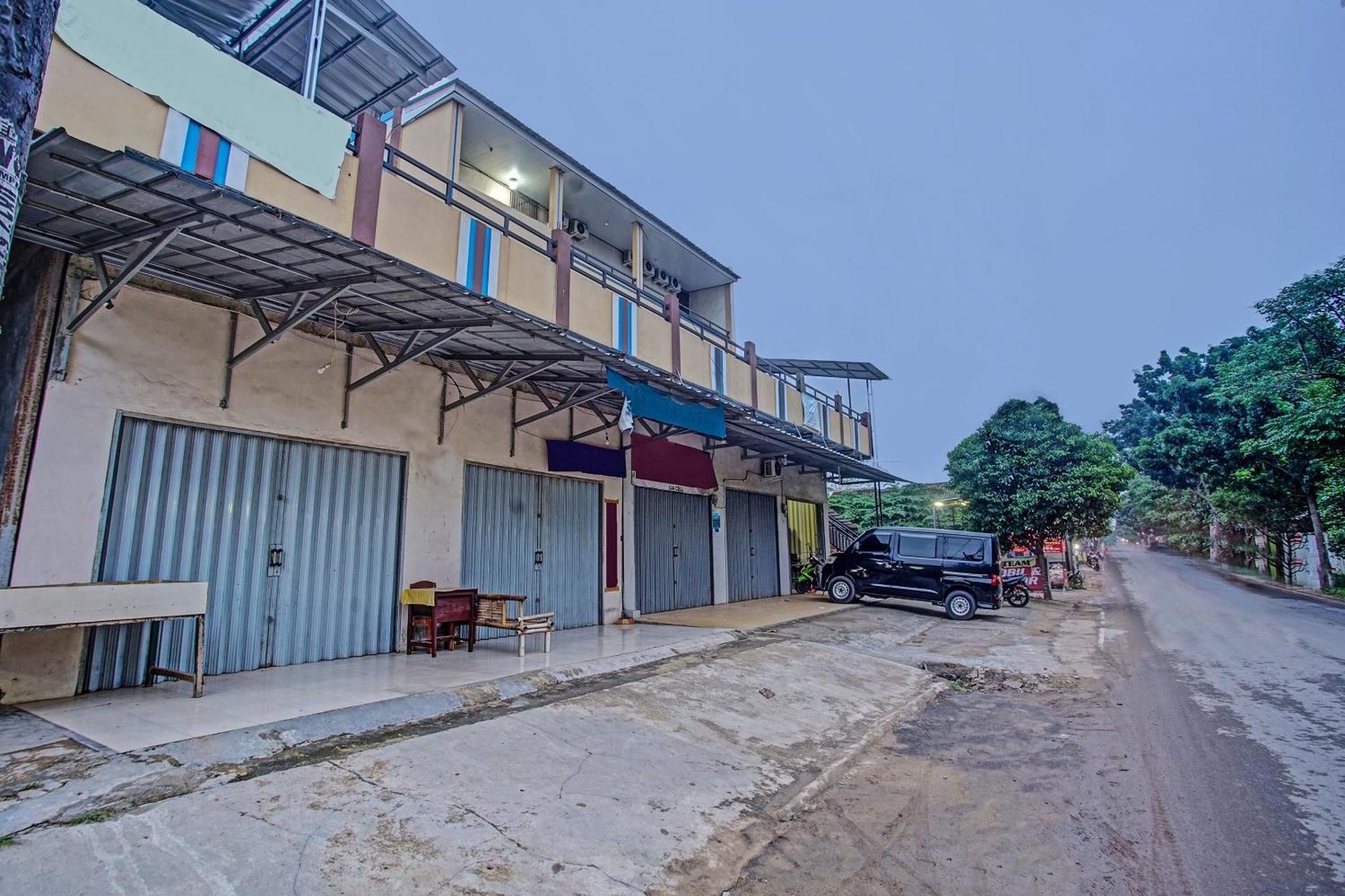 Oyo Wisma Tri Handayani Hotel Bandar Lampung Exterior photo