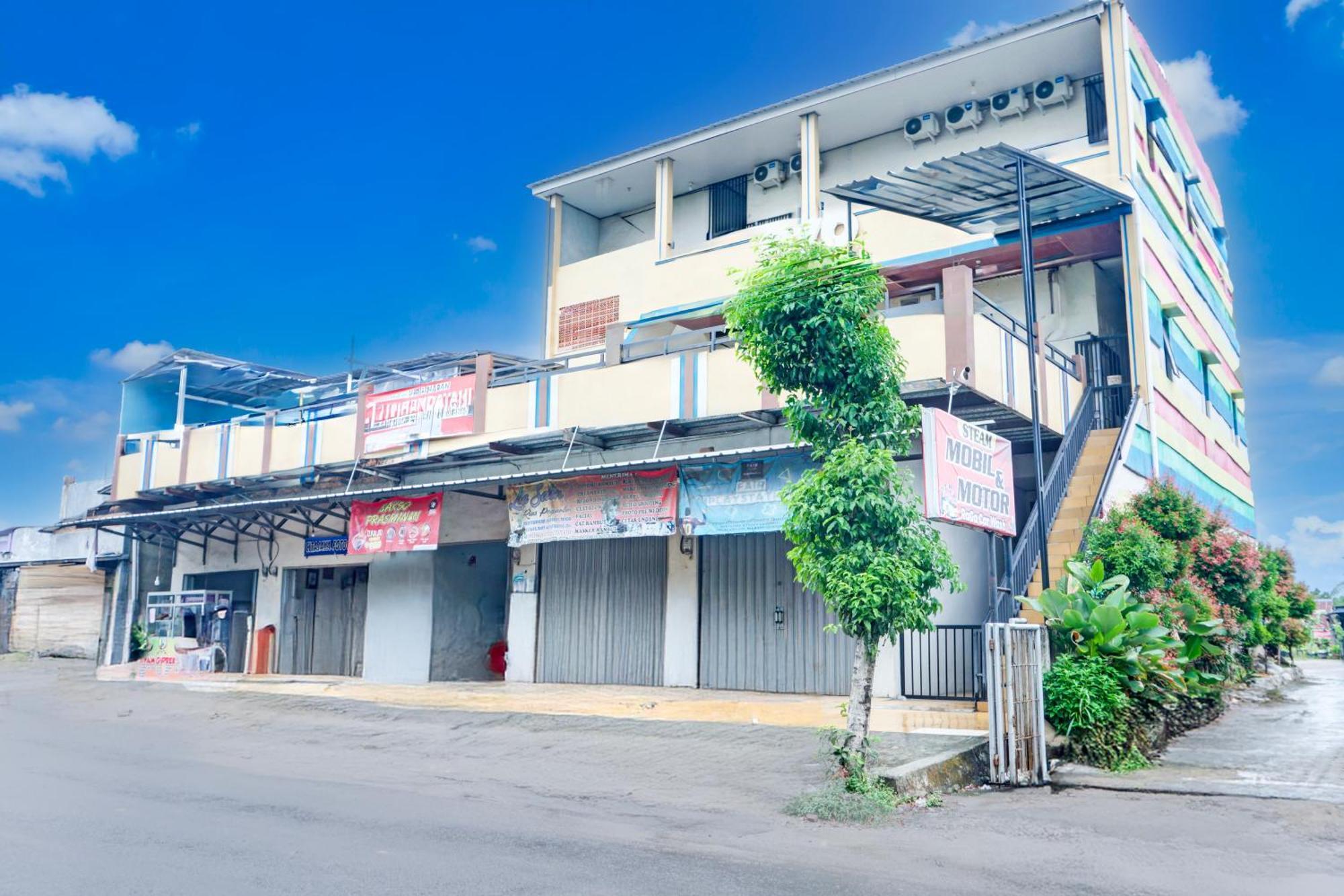 Oyo Wisma Tri Handayani Hotel Bandar Lampung Exterior photo